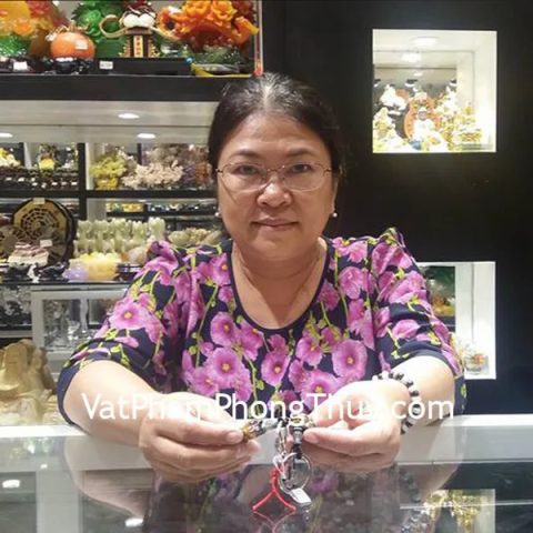 Chị Nhung - khách hàng phong thủy mua vòng tay phỉ thúy S6677 và S6692; móc khóa tỳ hưu S6418 và S6096 và nhẫn mẫu đơn S843