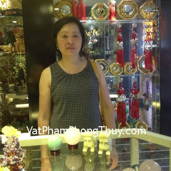 Chị Giang - khách hàng mua tỳ hưu Bắc Kinh xanh chuẩn, quả cầu thạch anh hồng HM154-2036 và quả cầu đá ngọc Đông linh HM158-1445