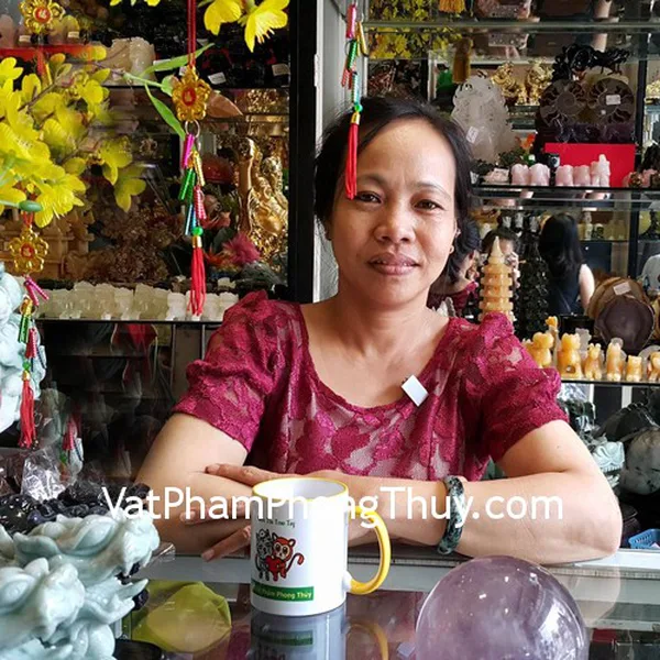 Cô Sang - khách hàng mua vòng ngọc phỉ thúy Myanmar S5141