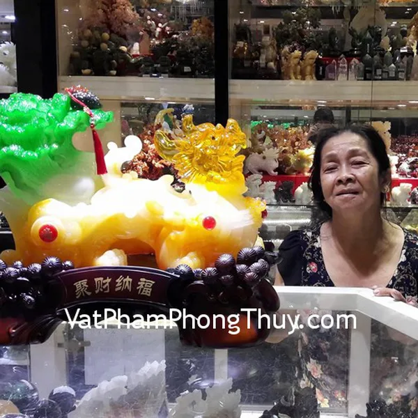 Cô Tư - khách hàng mua Tỳ hưu lưu ly ngọc vàng kéo xe bắp cải lớn có thiềm thừ  G165A
