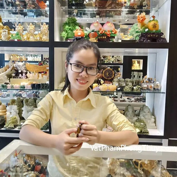 Chị Hoàng - khách hàng chuỗi chuỗi tỳ hưu đá mắt mèo S6816