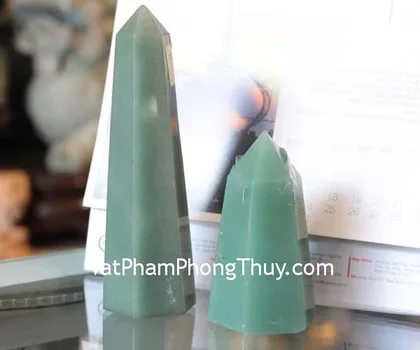 Trụ hình tháp đá dạ quang xanh DT132-S2-805