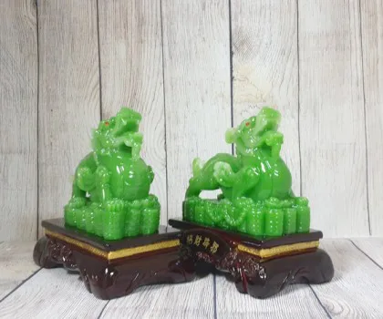 Cặp tỳ hưu xanh ngọc bích trên đống tiền đế gỗ - Chiêu Tài Bích Tà/ Tụ Tài Bích Tà LN056