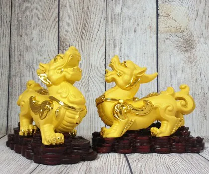 Cặp tỳ hưu vàng kim sa trên đống tiền gỗ - Chiêu Tài Nạp Phước/CHiêu Tài Bích Tà LN062