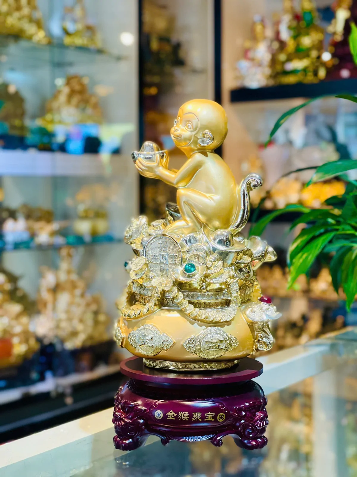 Khỉ dâng vàng trên giỏ tài lộc - kim hầu tụ bảo K047M