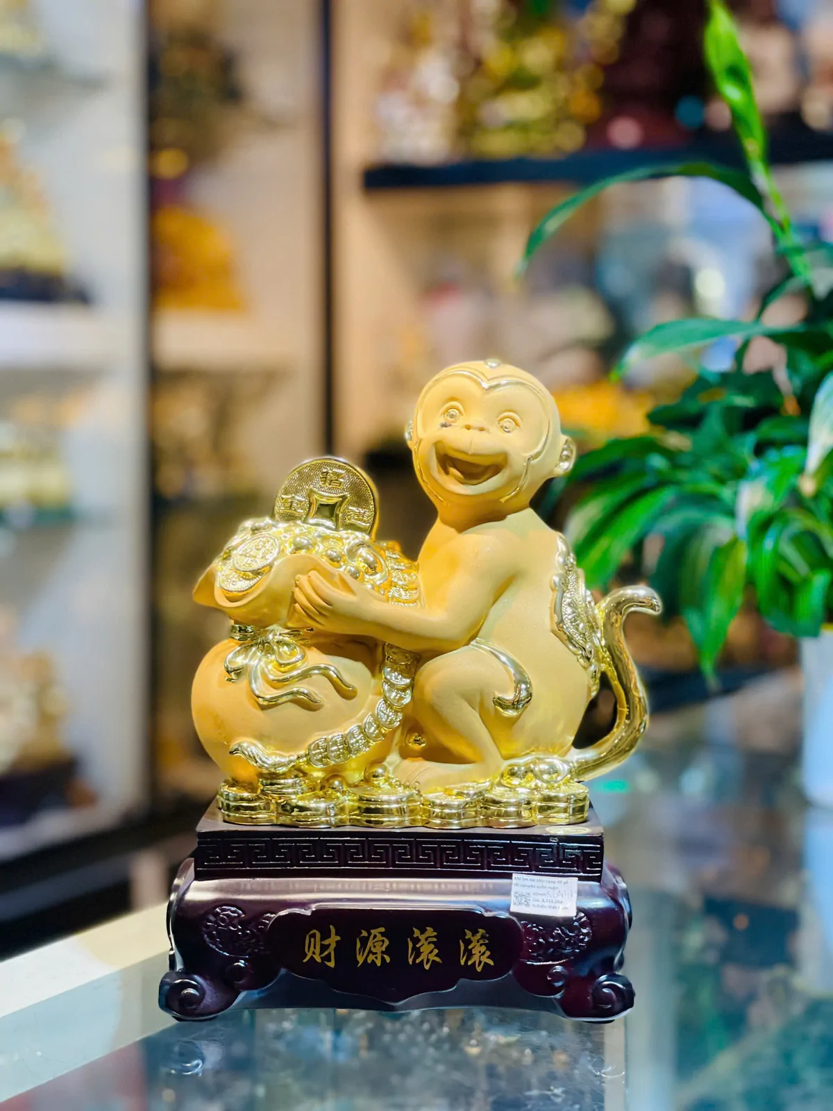 Khỉ ôm túi tiền vàng đế gỗ - tài nguyên cuồn cuộn K044M