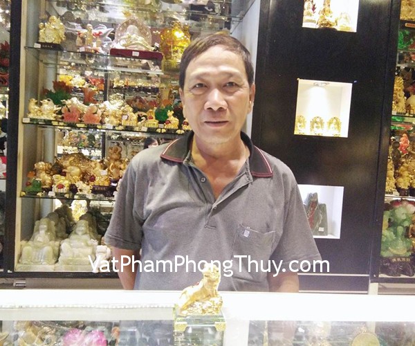 Chú Thiện - khách hàng mua tượng cọp vàng H372G