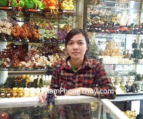 Chị Huyền - khách hàng mua tượng tỳ hưu bắc kinh đen chuẩn BKD-S