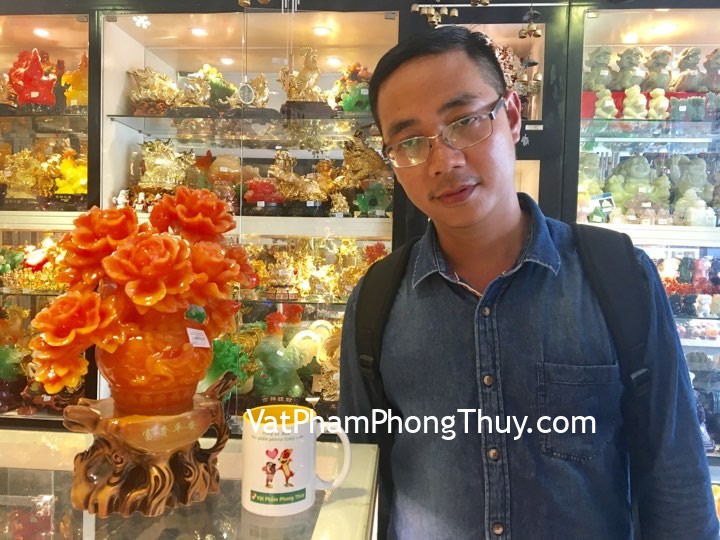 Anh Luân - khách hàng mua bình mẫu đơn ngọc đỏ khắc tỳ hưu G123A