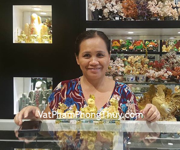 Chị Thơm - khách hàng mua bộ 12 con giáp sa kim C212A